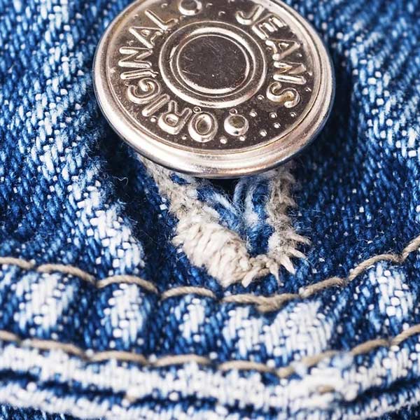 applicare-bottoni-dei-jeans