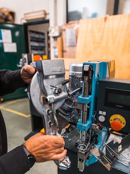 remote-assistance-for-riveting machines